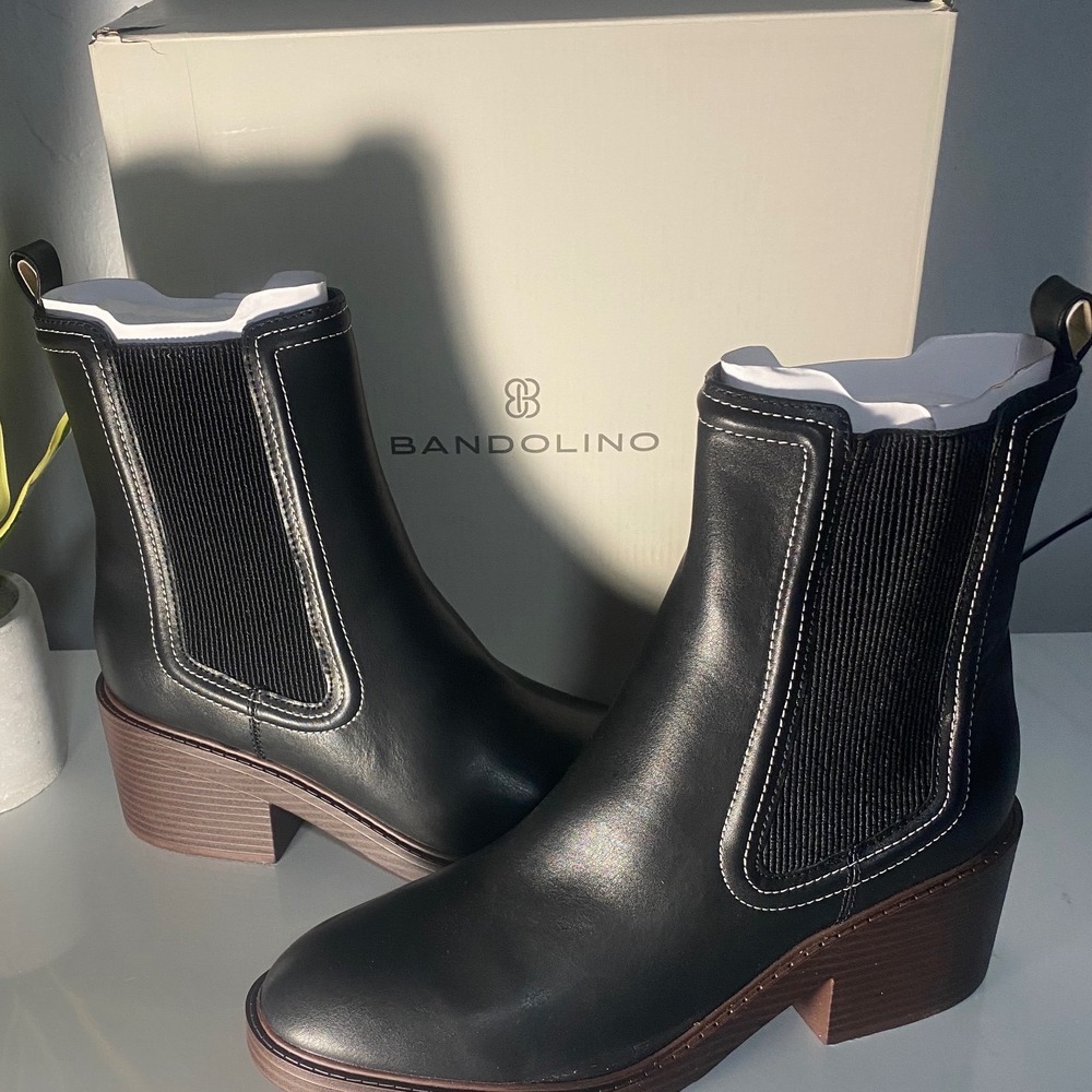 Bandolino Enisy3 Black Leather Chelsea Ankle Boots Contrast Stitch 9.5 M NEW